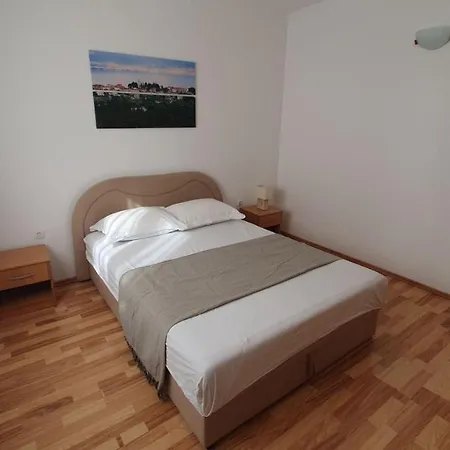 Emperor Apartment With 2 Bedrooms * Slatine