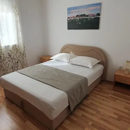 Emperor Apartment With 2 Bedrooms * Slatine