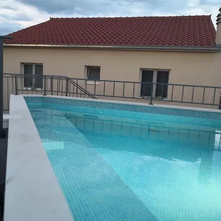 Emperor Apartment With 2 Bedrooms * Slatine