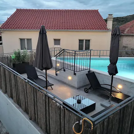 Emperor Apartment With 2 Bedrooms Apartment Slatine